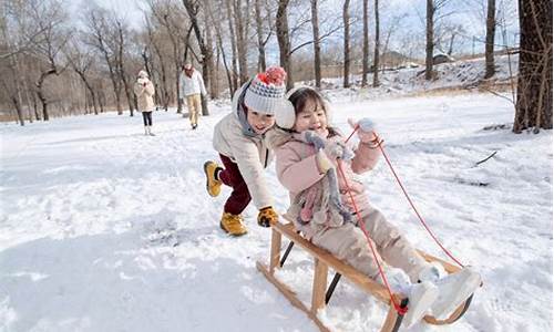 带孩子们玩雪的说说_亲子玩雪天气好吗