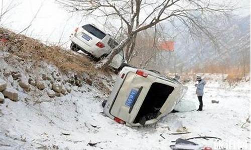 遇雨雪天气向右侧滑怎样打方向_遇雨雪天气向右侧滑