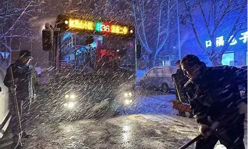 雨雪天气清理积雪_清理积雪用什么工具